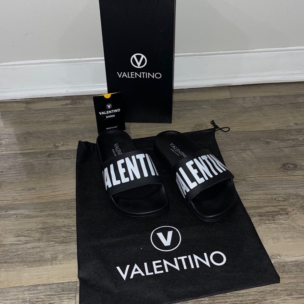 ❗️SALE❗️VALENTINO Black & White Logo Slides - Picture 2 of 9